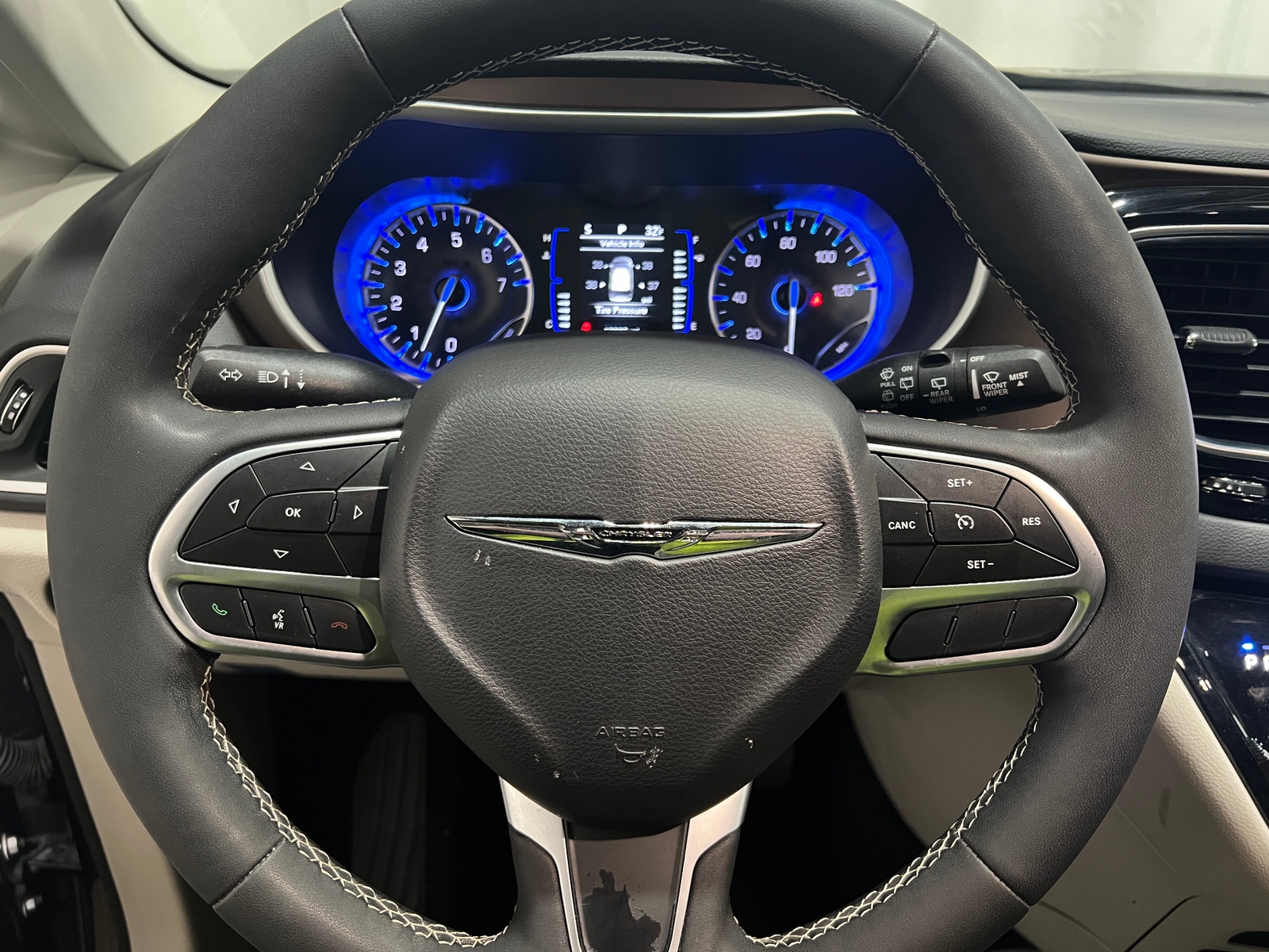 Thumbnail: 2024 Chrysler Voyager - 5