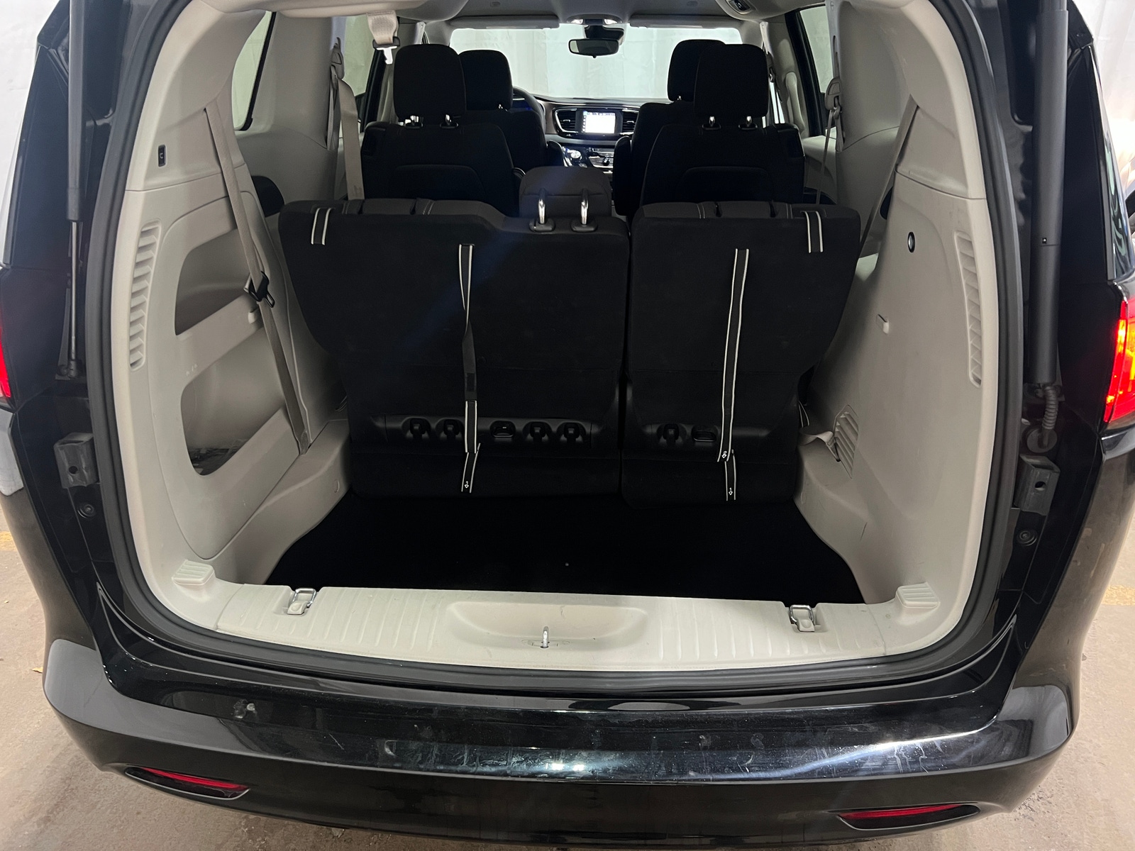 Thumbnail: 2024 Chrysler Voyager - 7