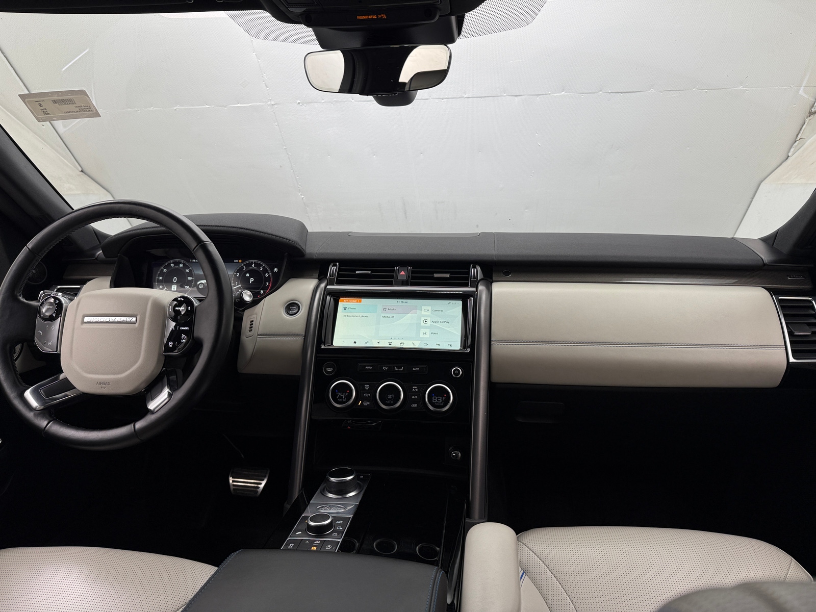 Thumbnail: 2020 Land Rover Discovery - 2