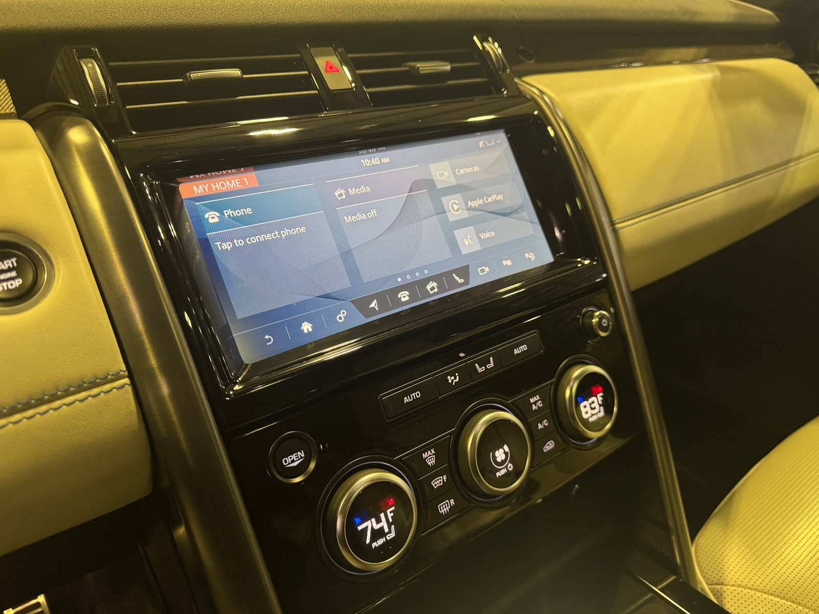 Thumbnail: 2020 Land Rover Discovery - 3