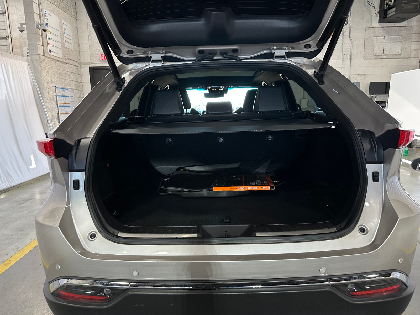 Thumbnail: 2022 Toyota Venza - 7