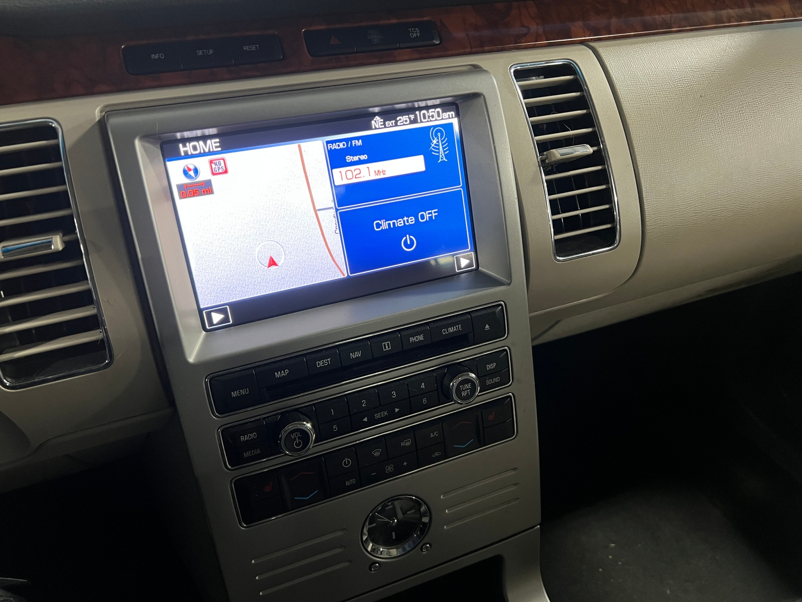 Thumbnail: 2011 Ford Flex - 3