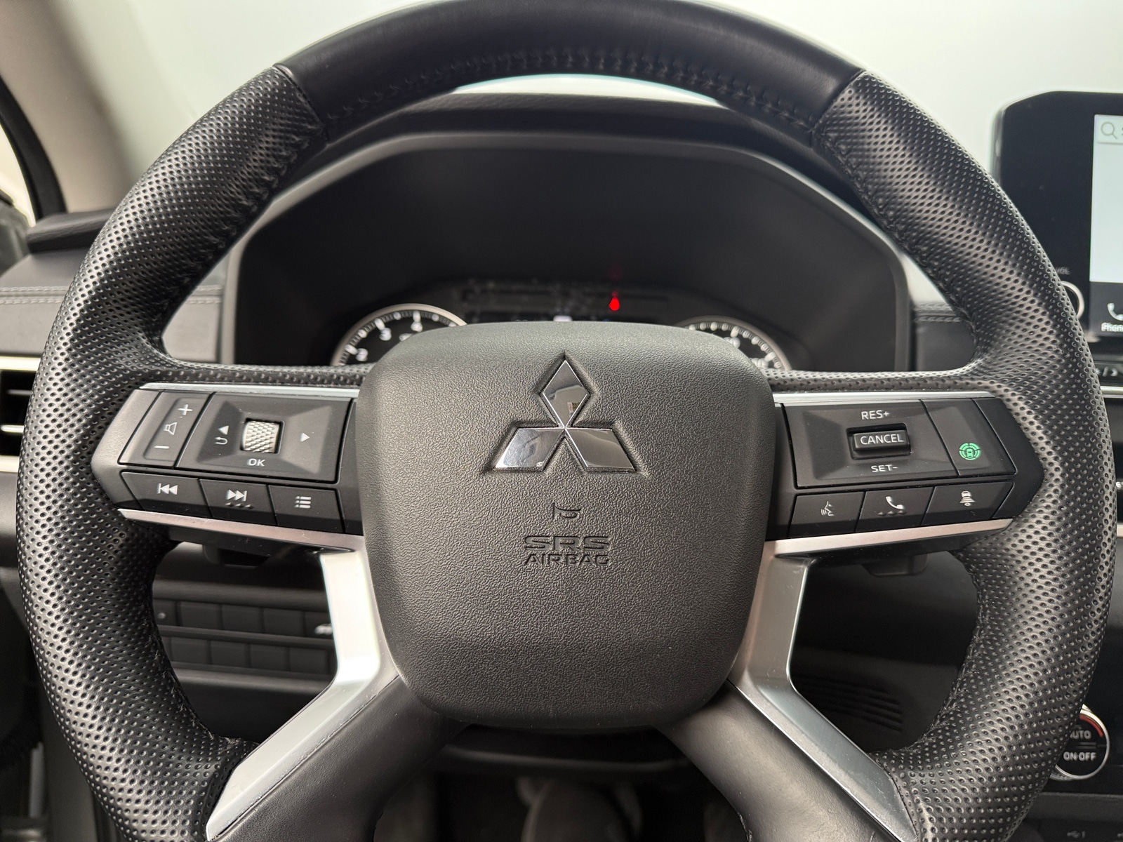 Thumbnail: 2022 Mitsubishi Outlander - 4