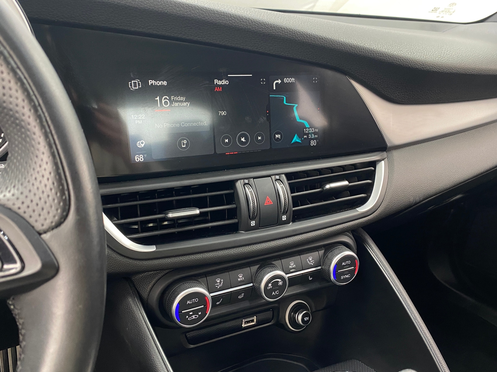 Thumbnail: 2023 Alfa Romeo Giulia - 3