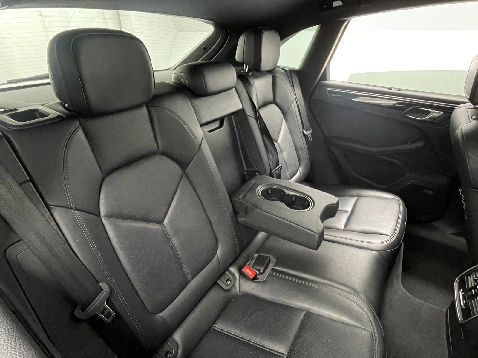 Thumbnail: 2016 Porsche Macan - 5