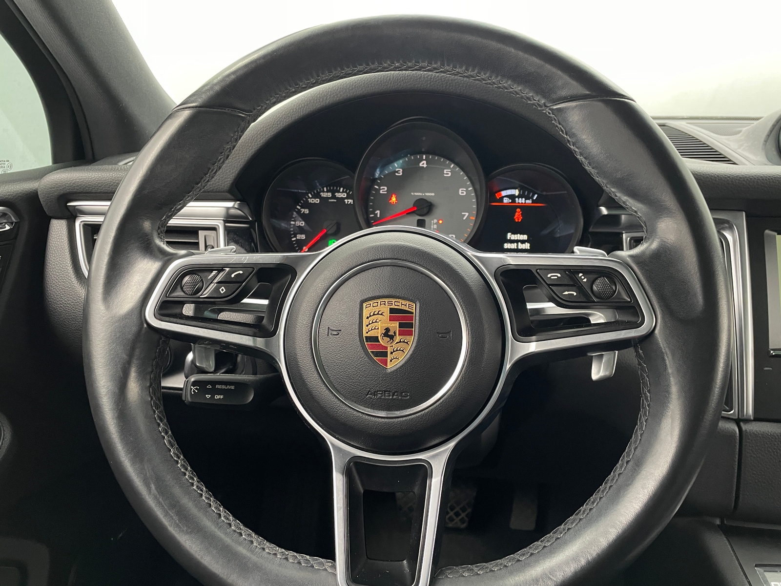 Thumbnail: 2016 Porsche Macan - 4