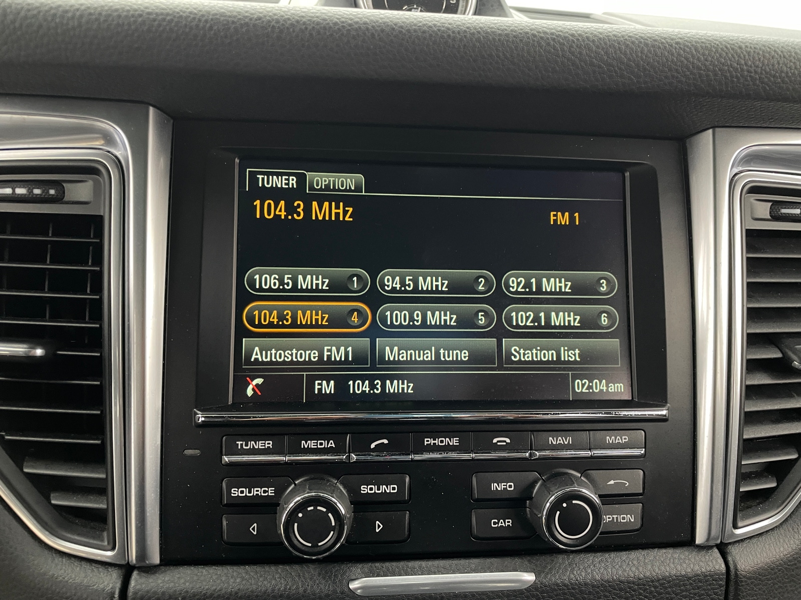 Thumbnail: 2016 Porsche Macan - 3