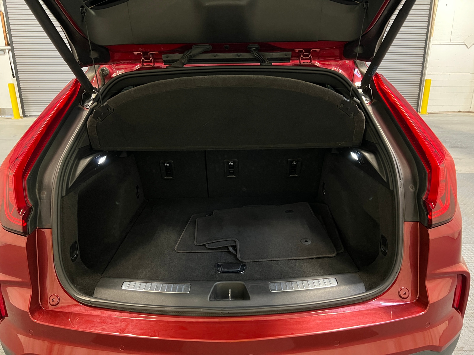 Thumbnail: 2024 Cadillac XT4 - 6