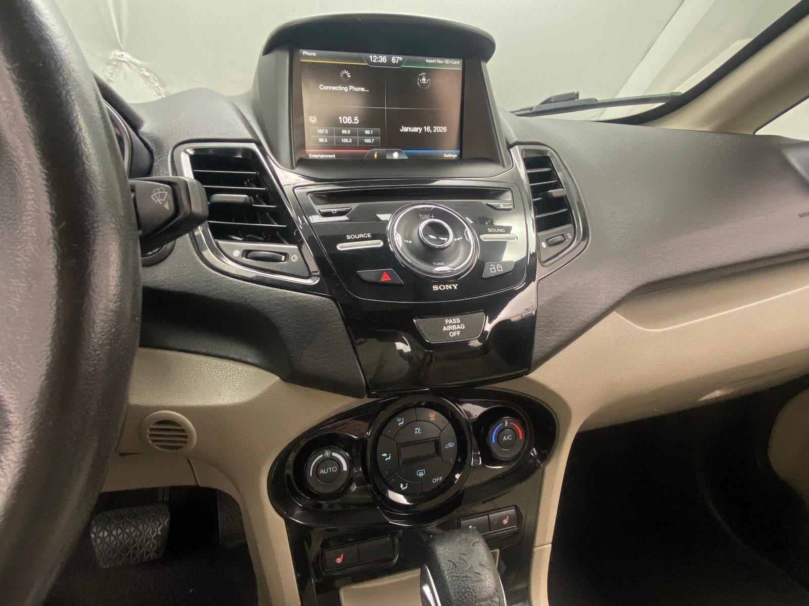 Thumbnail: 2015 Ford Fiesta - 3