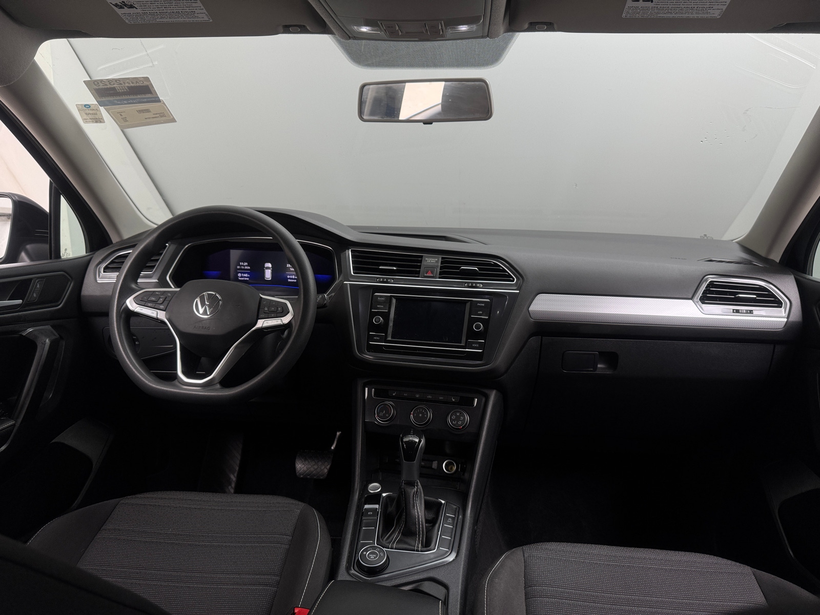 Thumbnail: 2022 Volkswagen Tiguan - 3