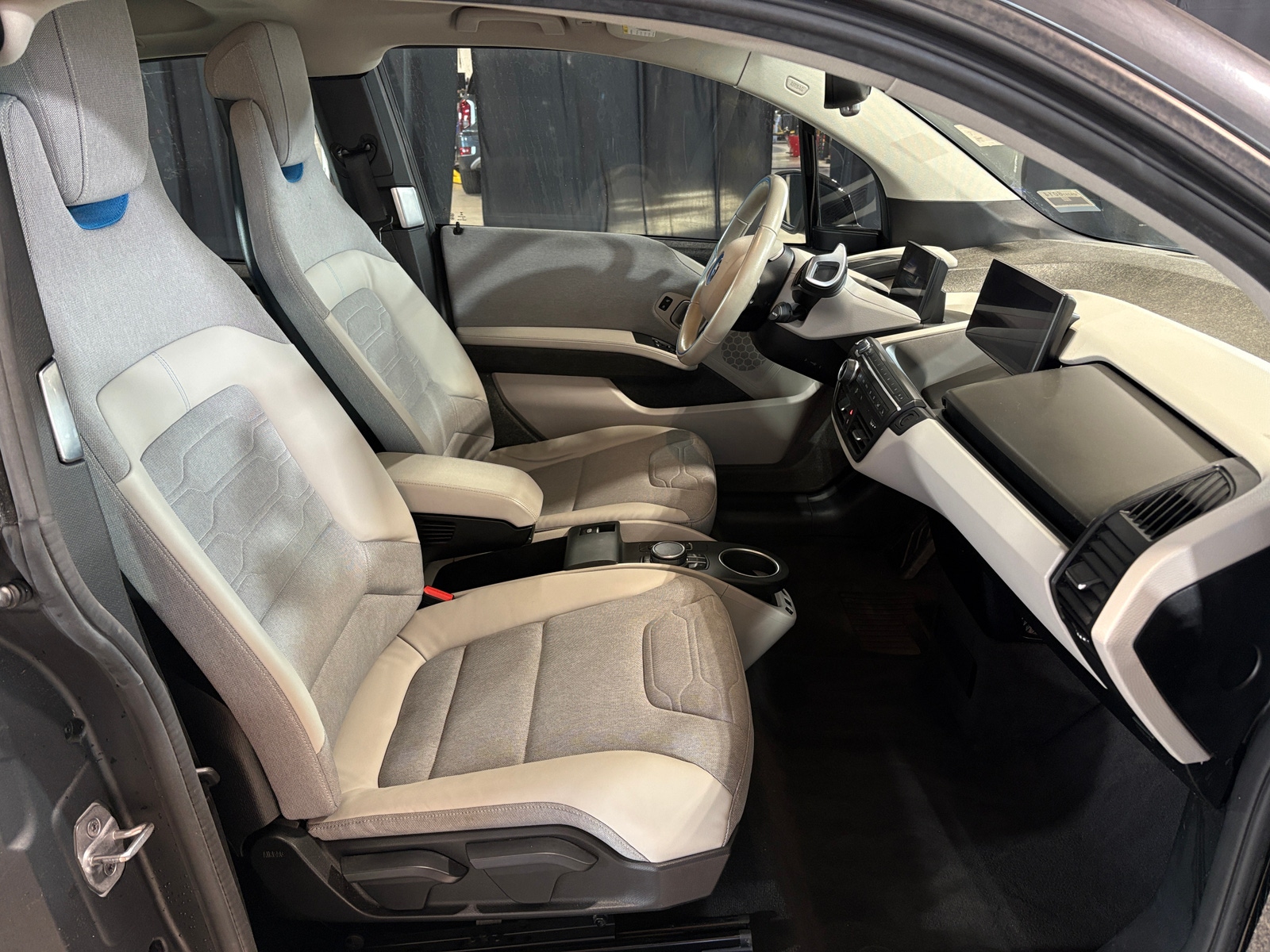 Thumbnail: 2017 BMW i3 - 2