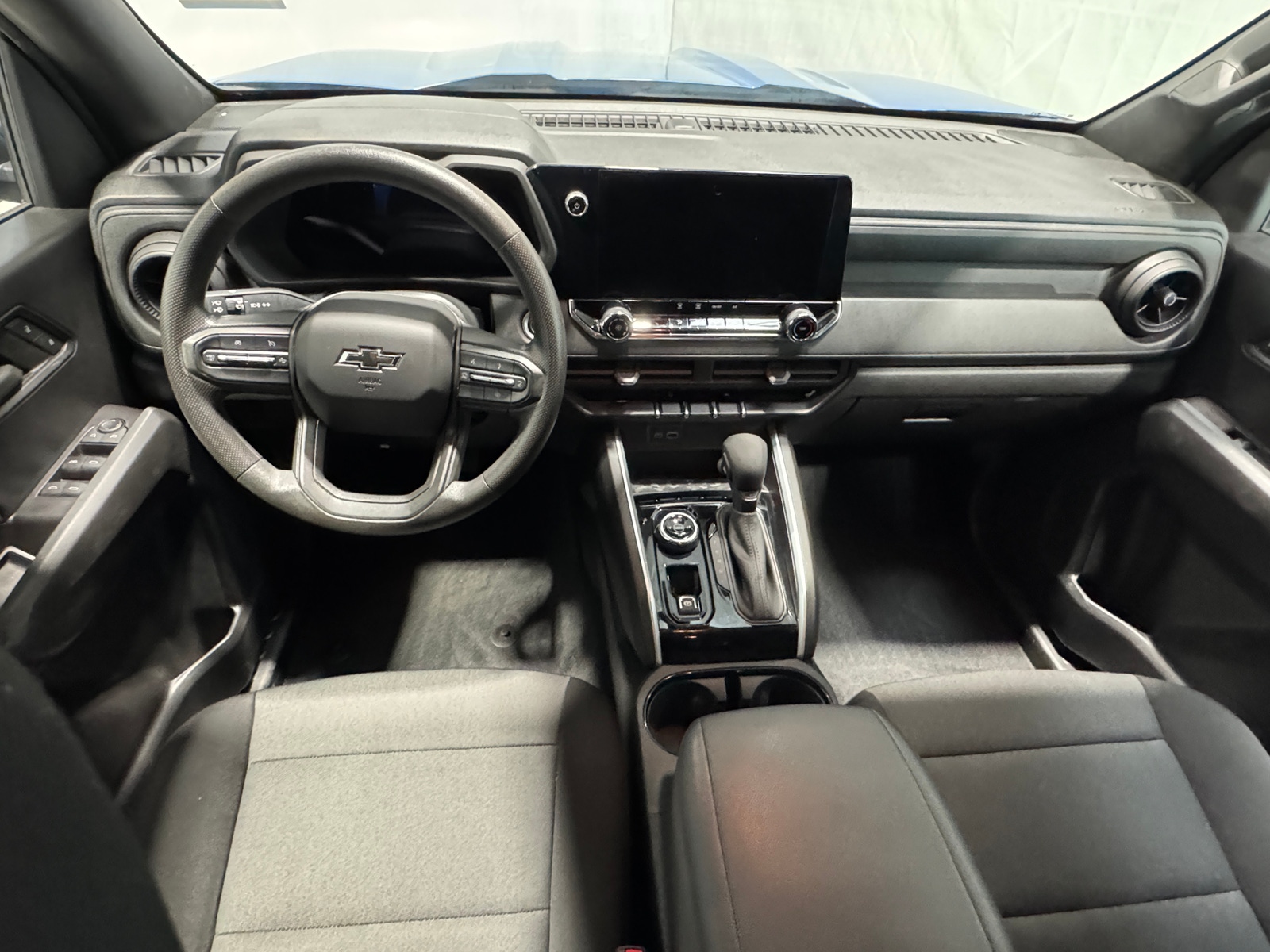 Thumbnail: 2023 Chevrolet Colorado - 3