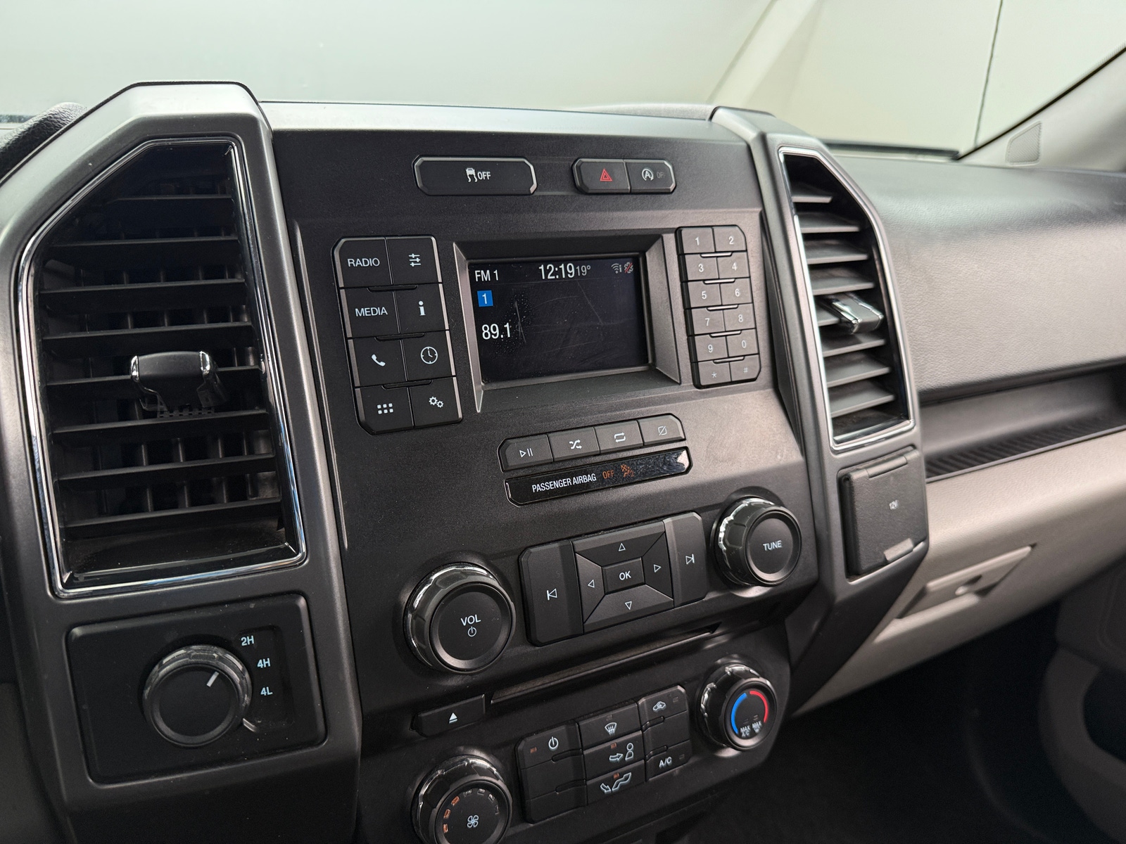 Thumbnail: 2018 Ford Econoline - 4