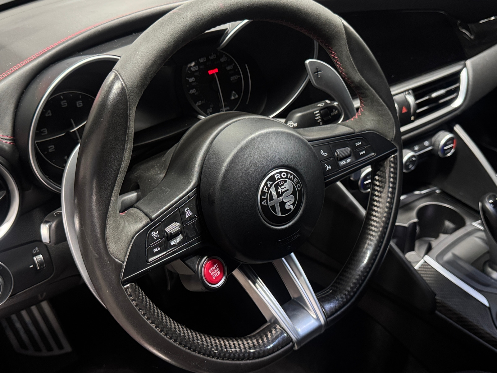 Thumbnail: 2017 Alfa Romeo Giulia - 4