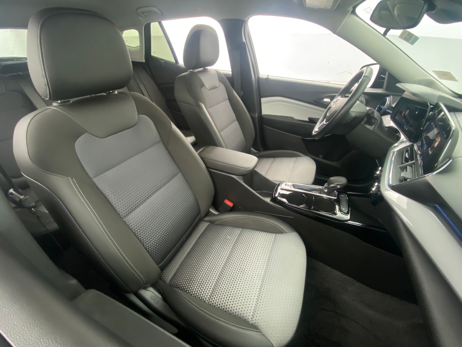 Thumbnail: 2025 Chevrolet Trax - 2