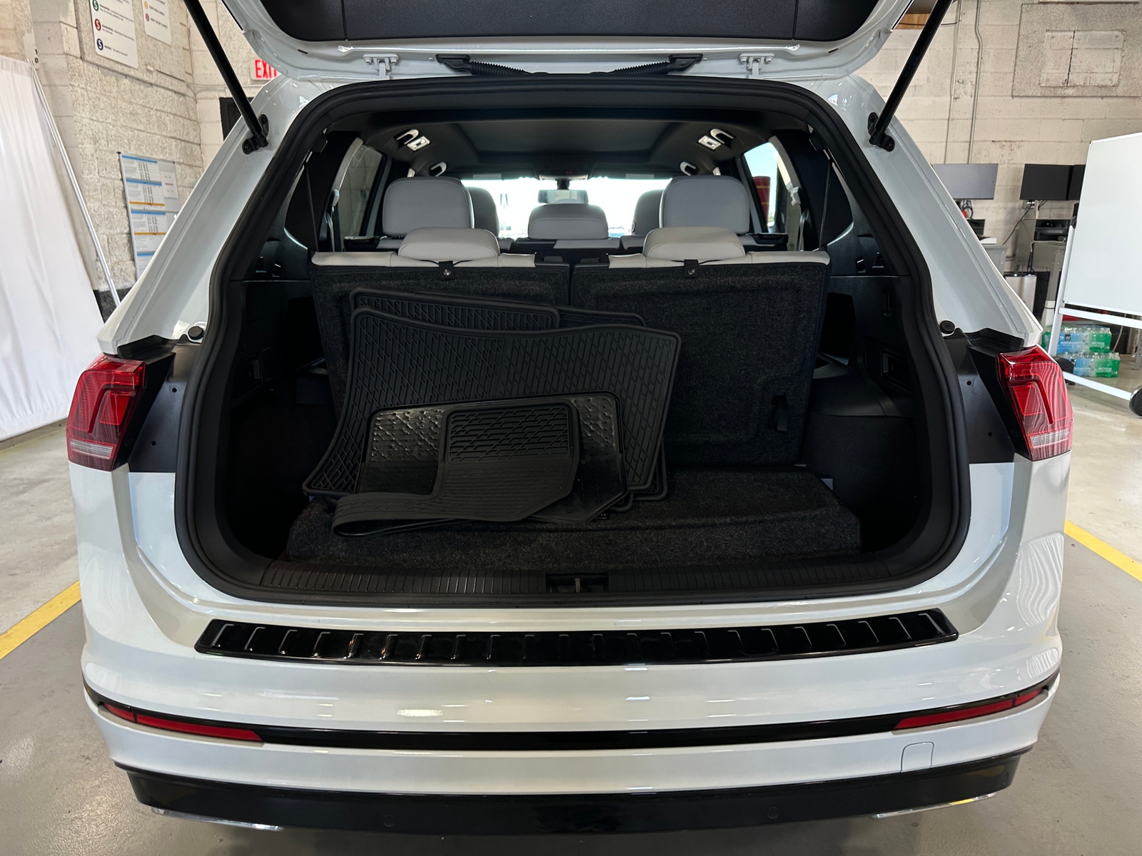 Thumbnail: 2021 Volkswagen Tiguan - 6