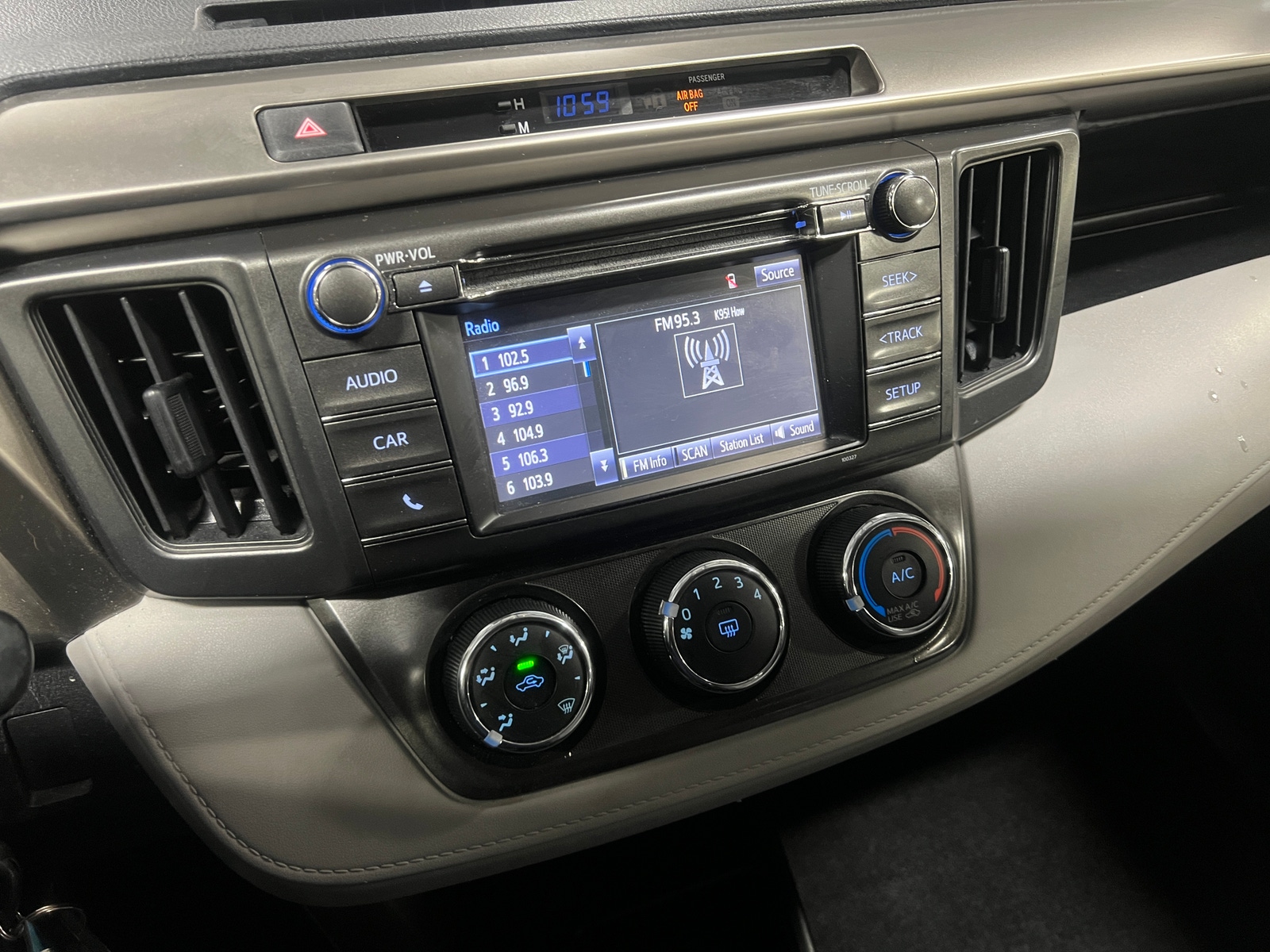 Thumbnail: 2015 Toyota RAV4 - 4