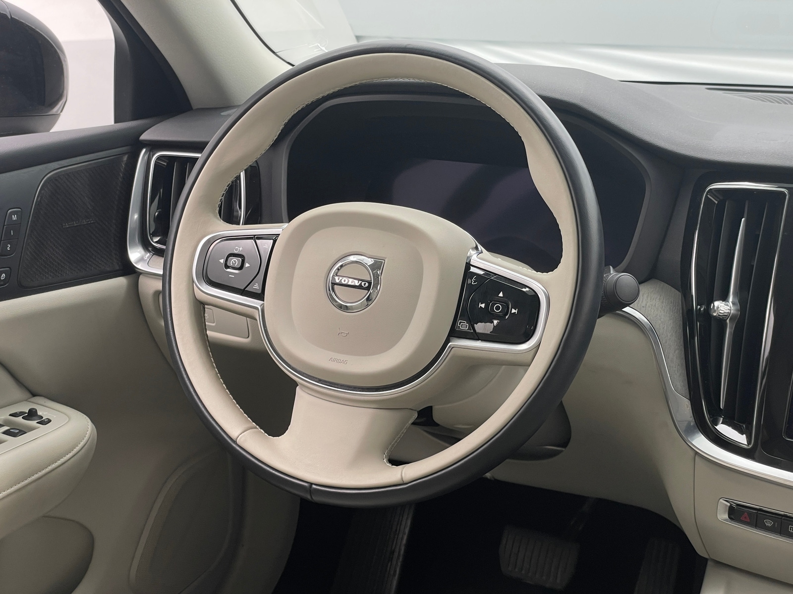 Thumbnail: 2024 Volvo S60 - 4