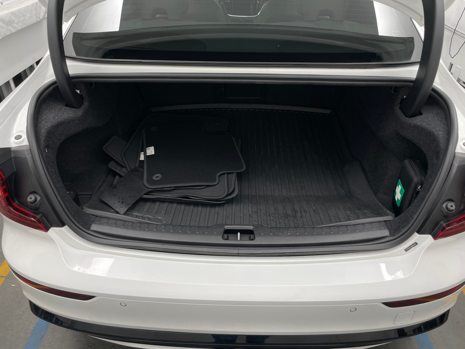 Thumbnail: 2024 Volvo S60 - 6