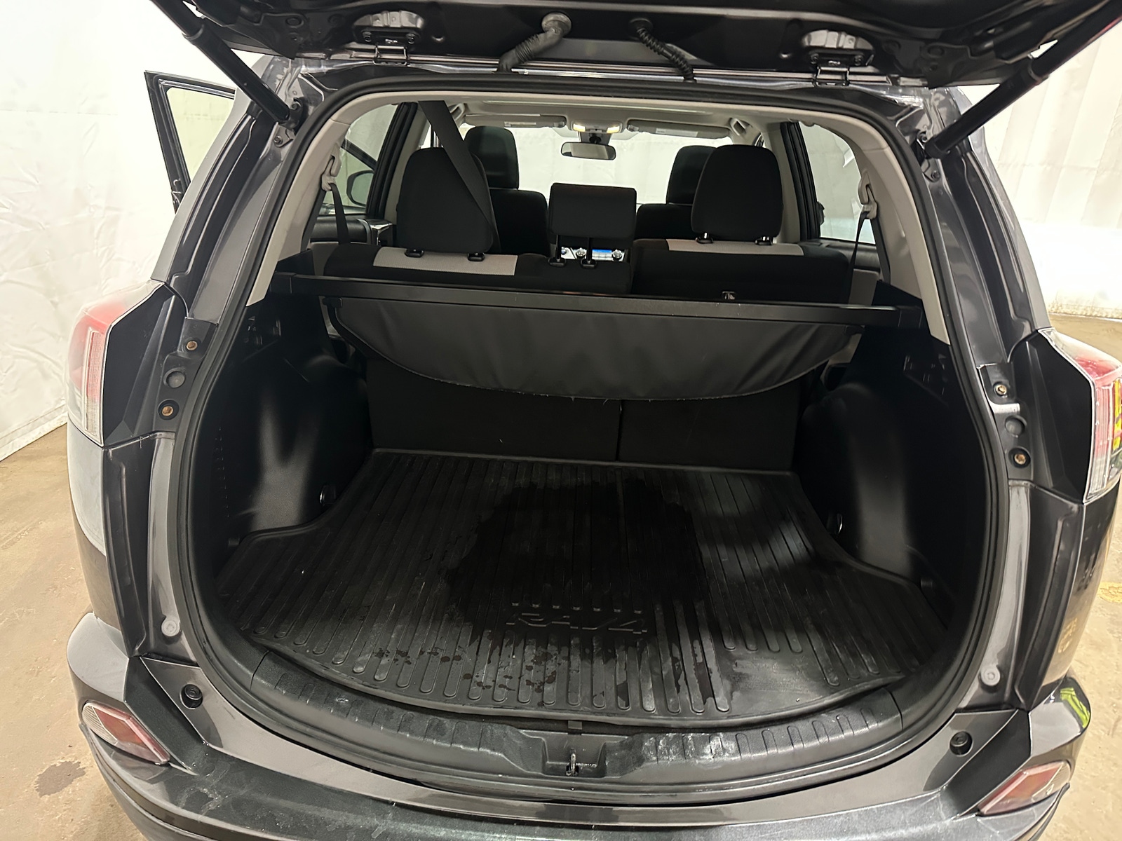 Thumbnail: 2018 Toyota RAV4 - 7