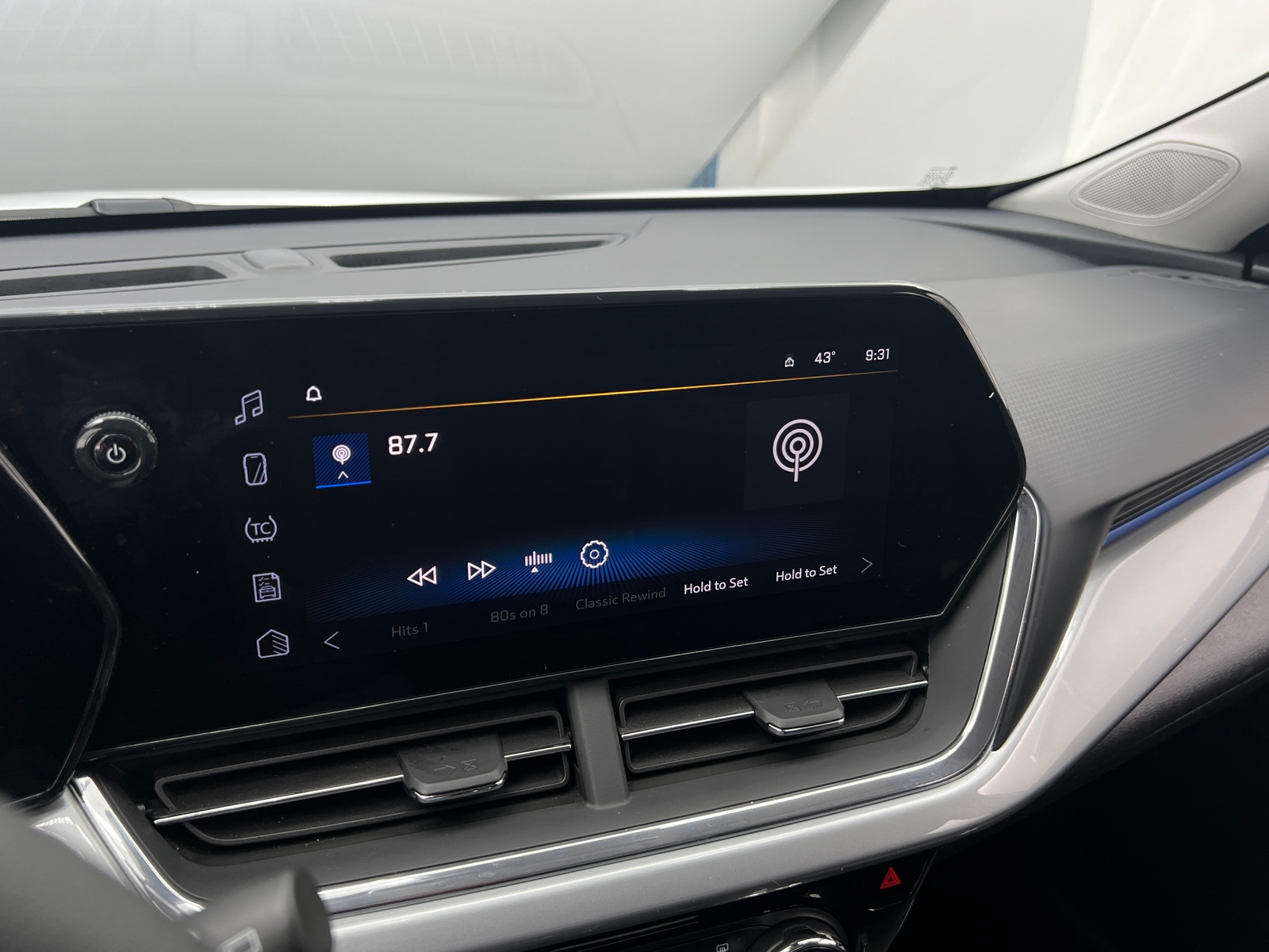 Thumbnail: 2025 Chevrolet Trax - 4