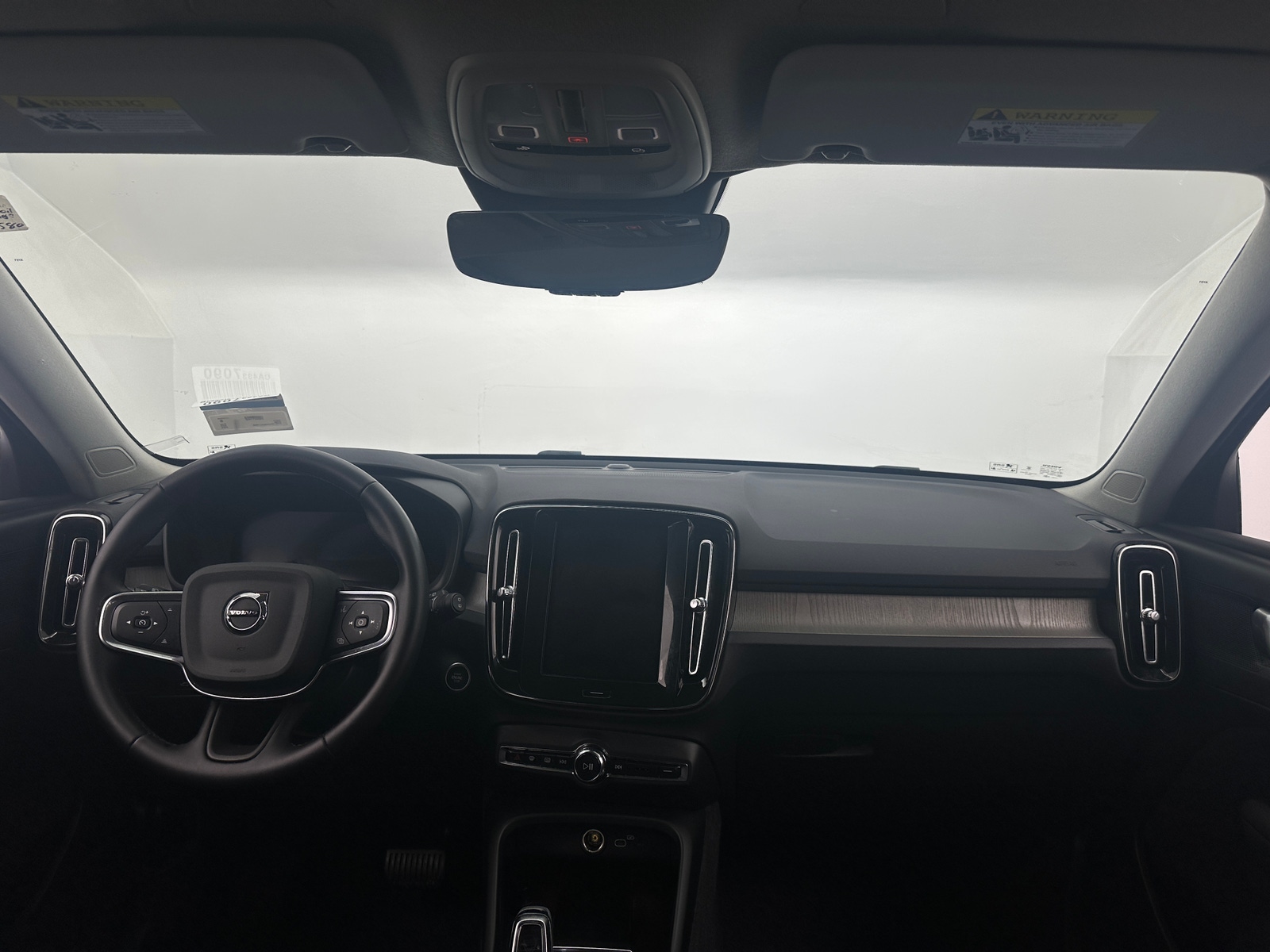 Thumbnail: 2025 Volvo XC40 - 2