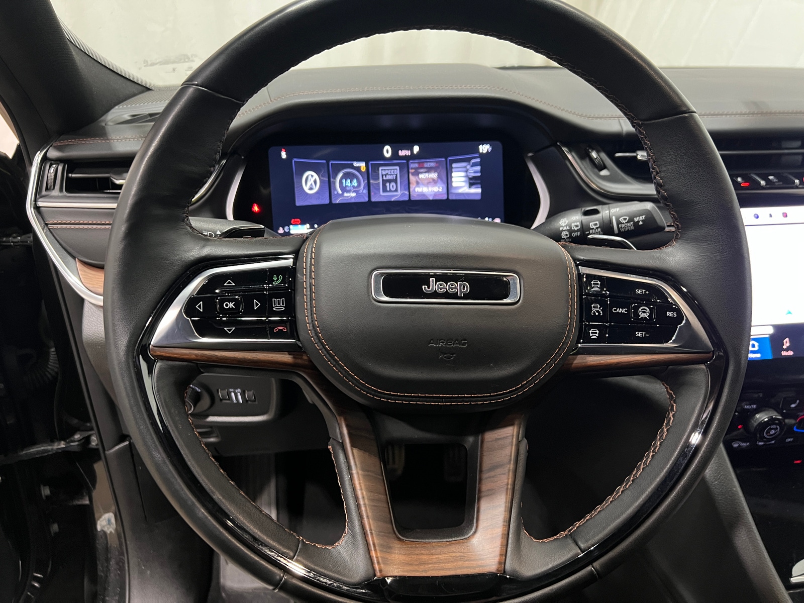 Thumbnail: 2024 Jeep Grand Cherokee L - 4