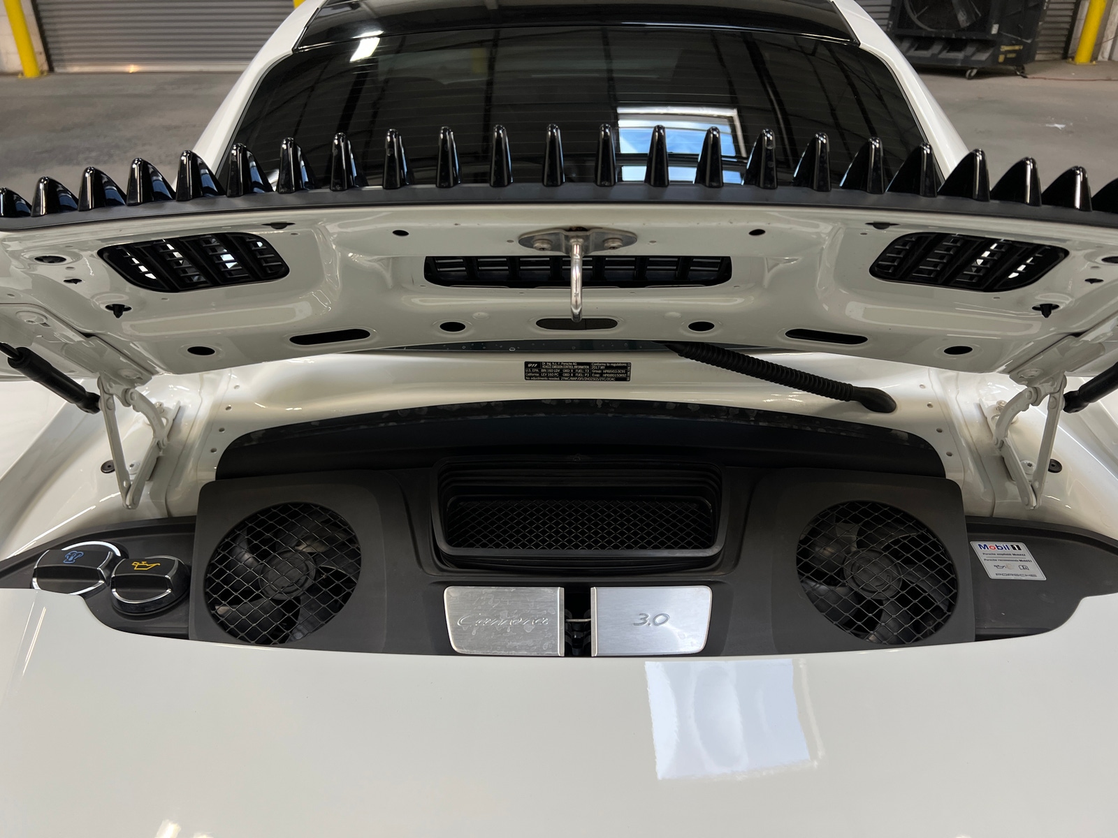 Thumbnail: 2017 Porsche 911 - 4