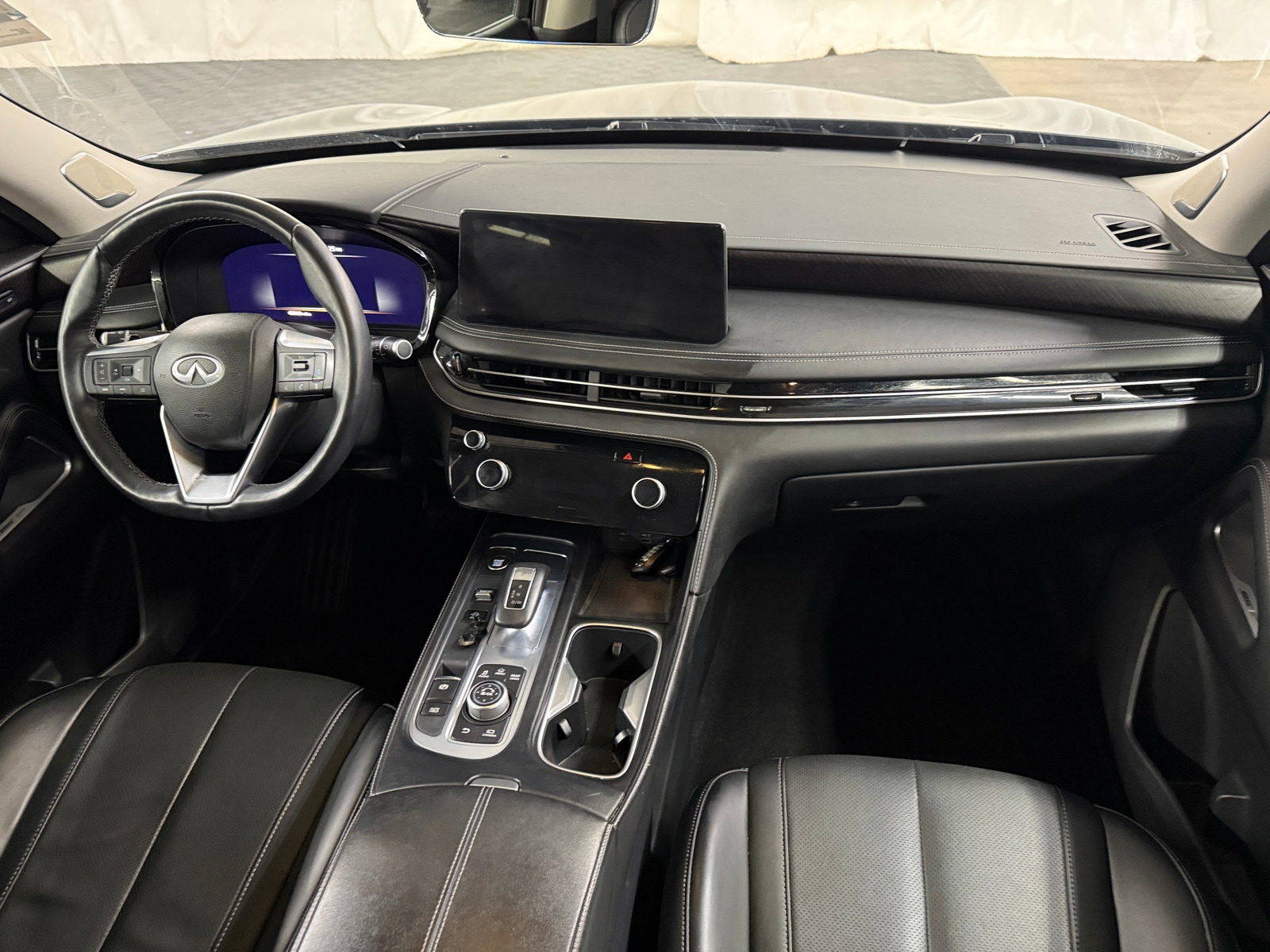 Thumbnail: 2023 INFINITI QX60 - 2