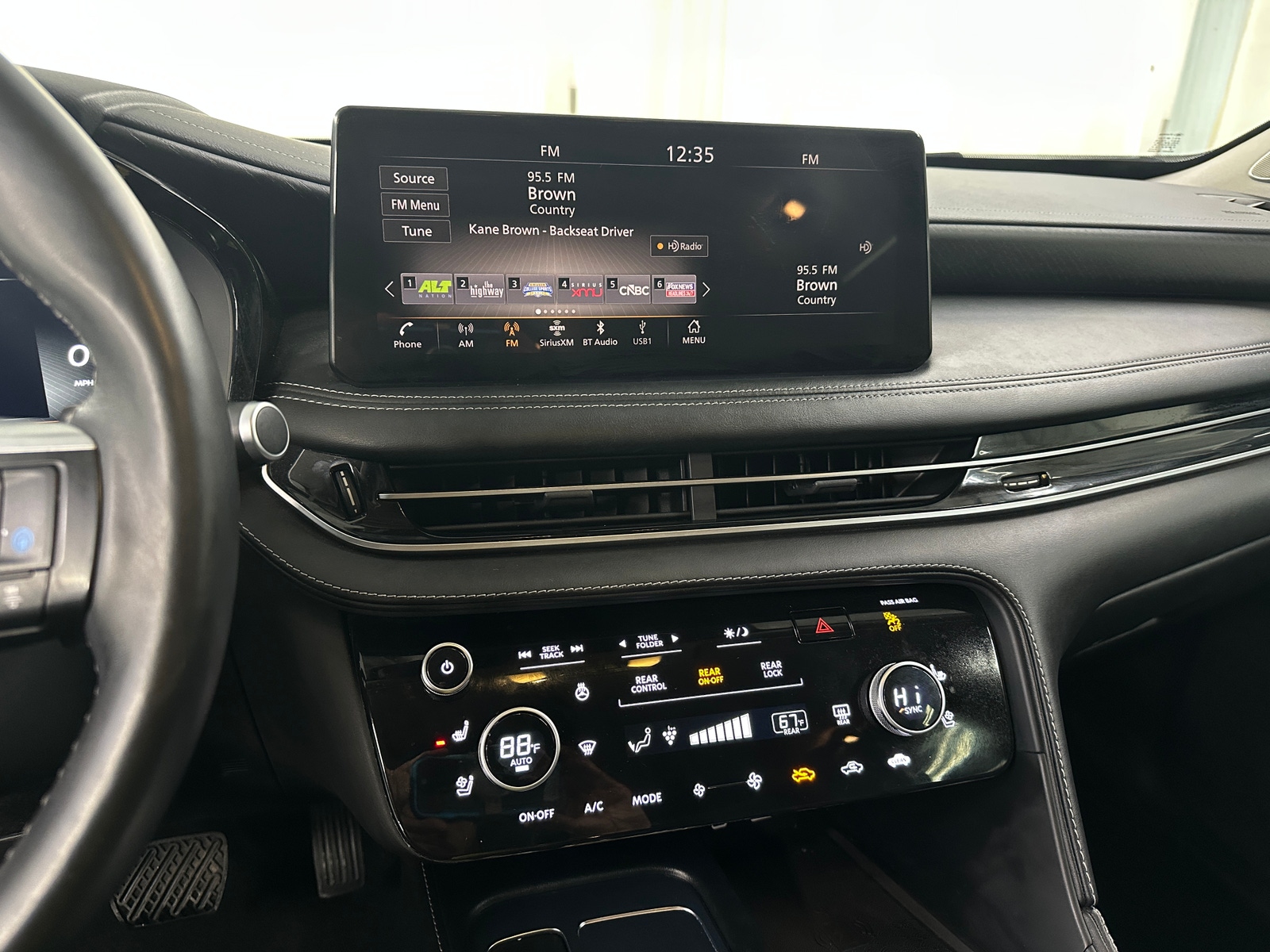 Thumbnail: 2023 INFINITI QX60 - 3