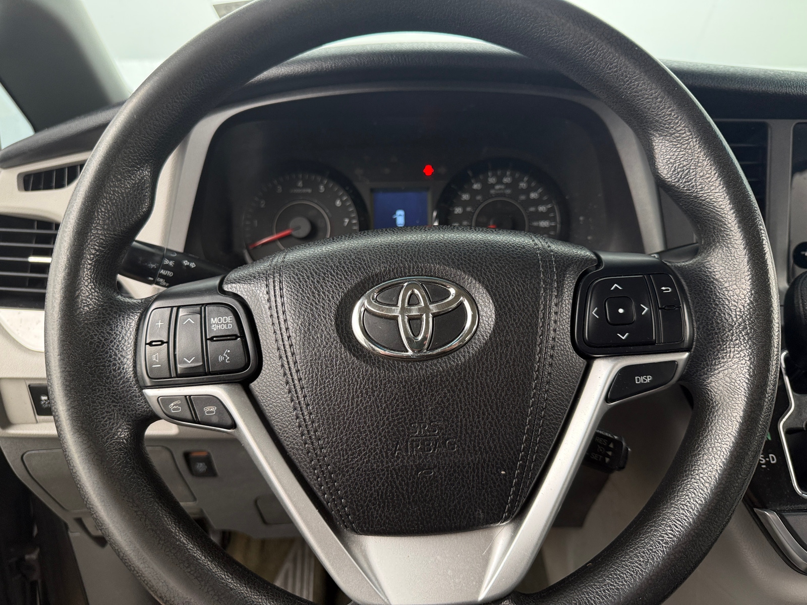 Thumbnail: 2016 Toyota Sienna - 5