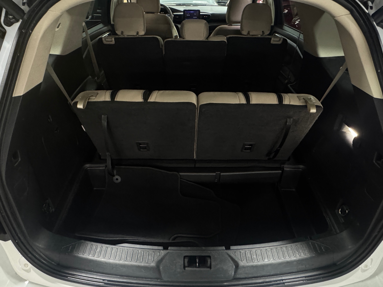 Thumbnail: 2022 Ford Explorer - 7