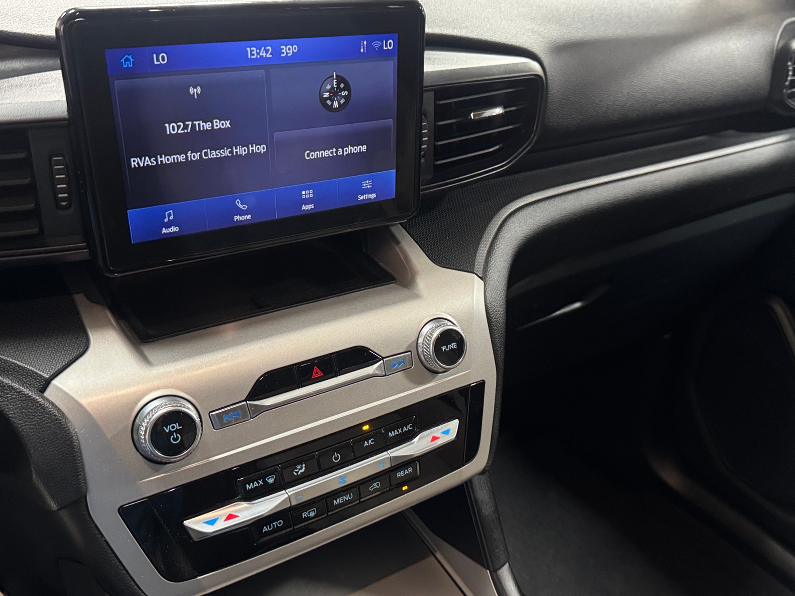 Thumbnail: 2022 Ford Explorer - 4