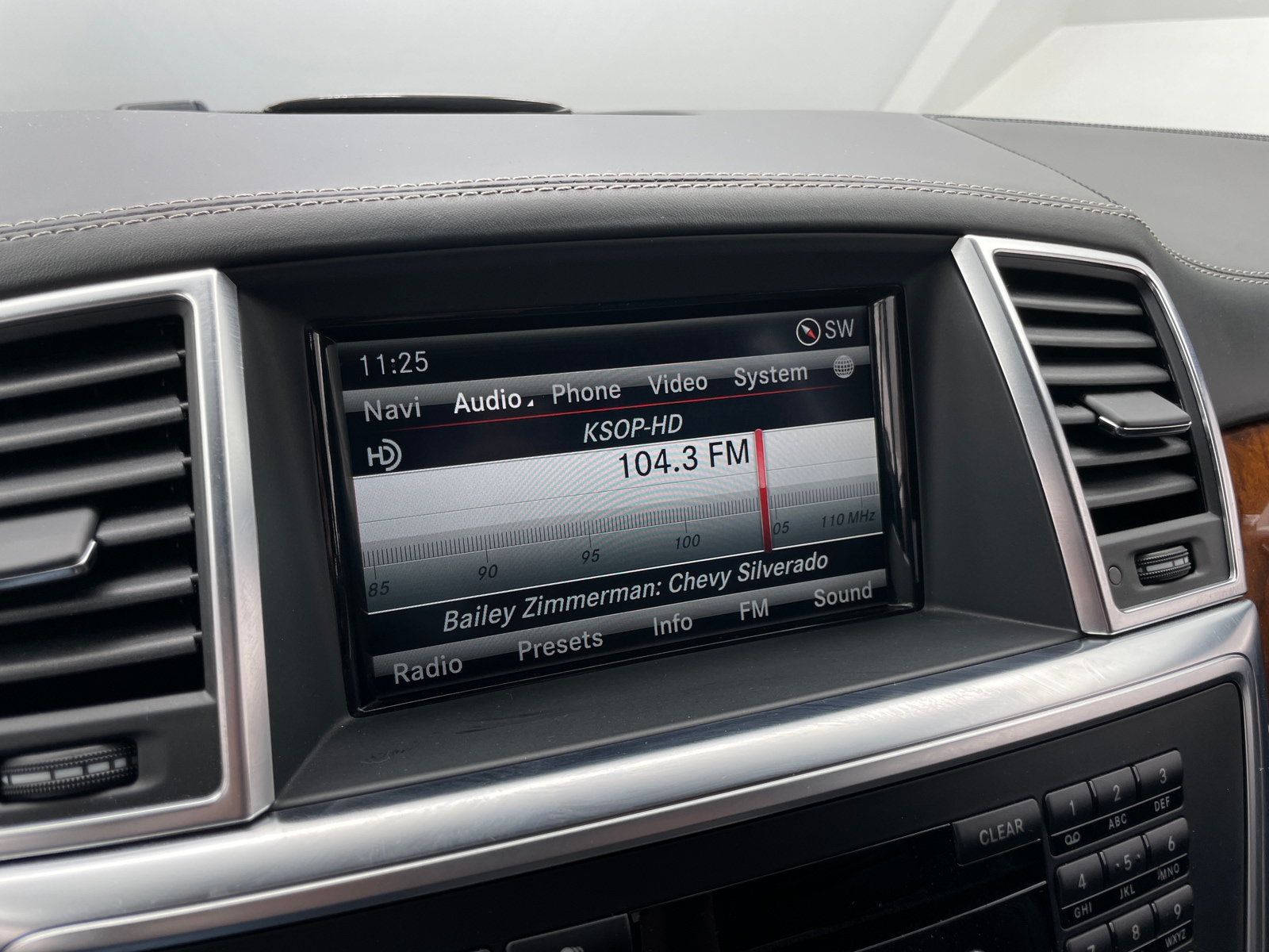 Thumbnail: 2013 Mercedes-Benz M-Class - 3