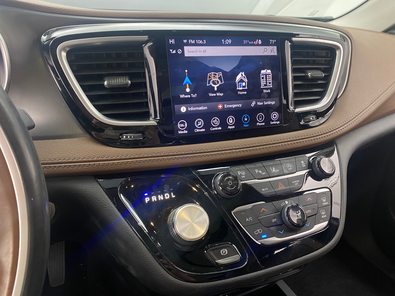 Thumbnail: 2019 Chrysler Pacifica - 4