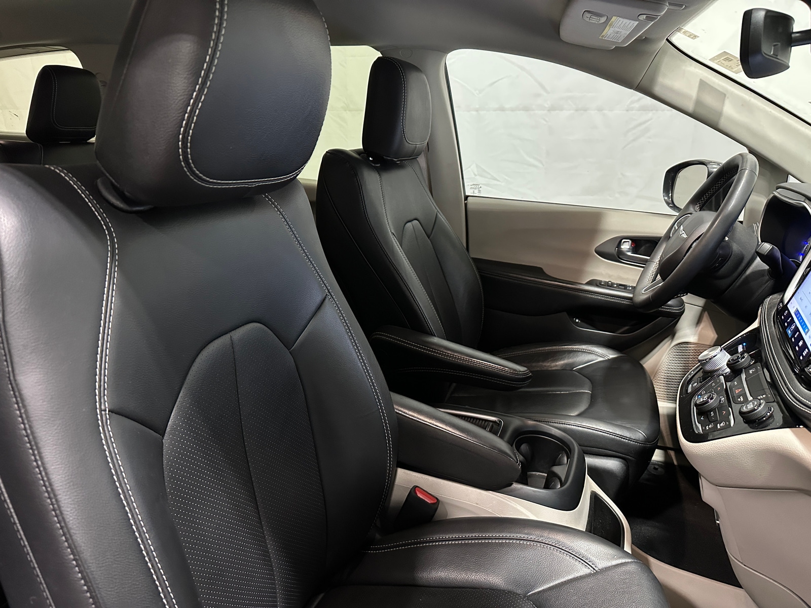 Thumbnail: 2022 Chrysler Pacifica - 2