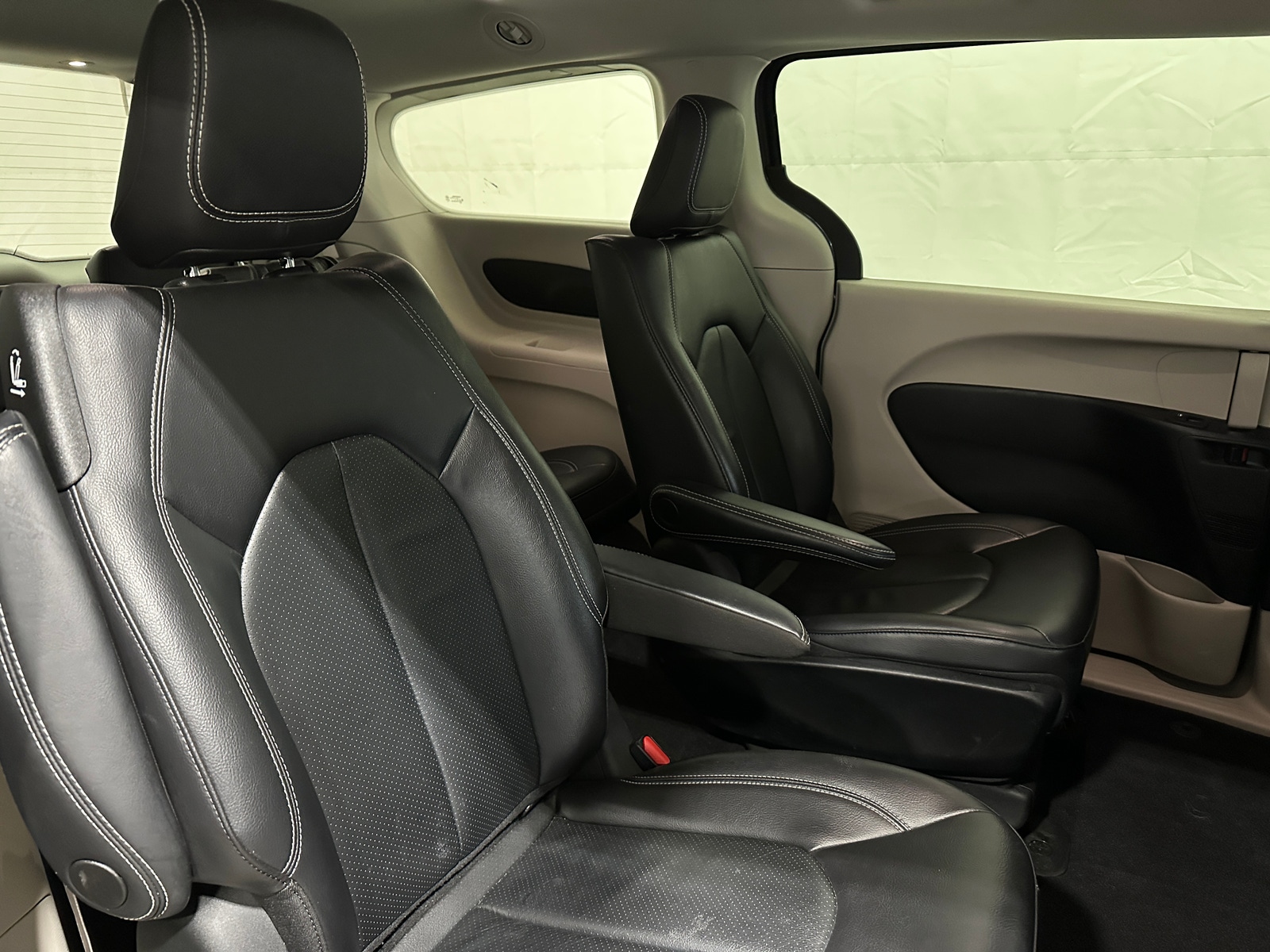 Thumbnail: 2022 Chrysler Pacifica - 6