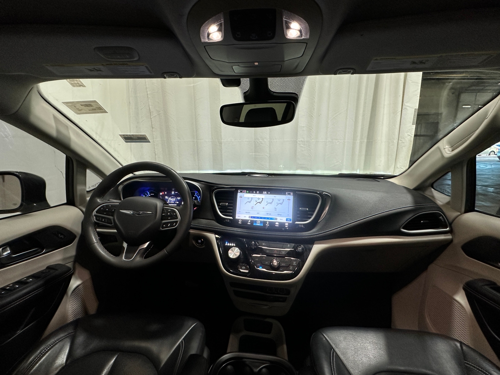 Thumbnail: 2022 Chrysler Pacifica - 3