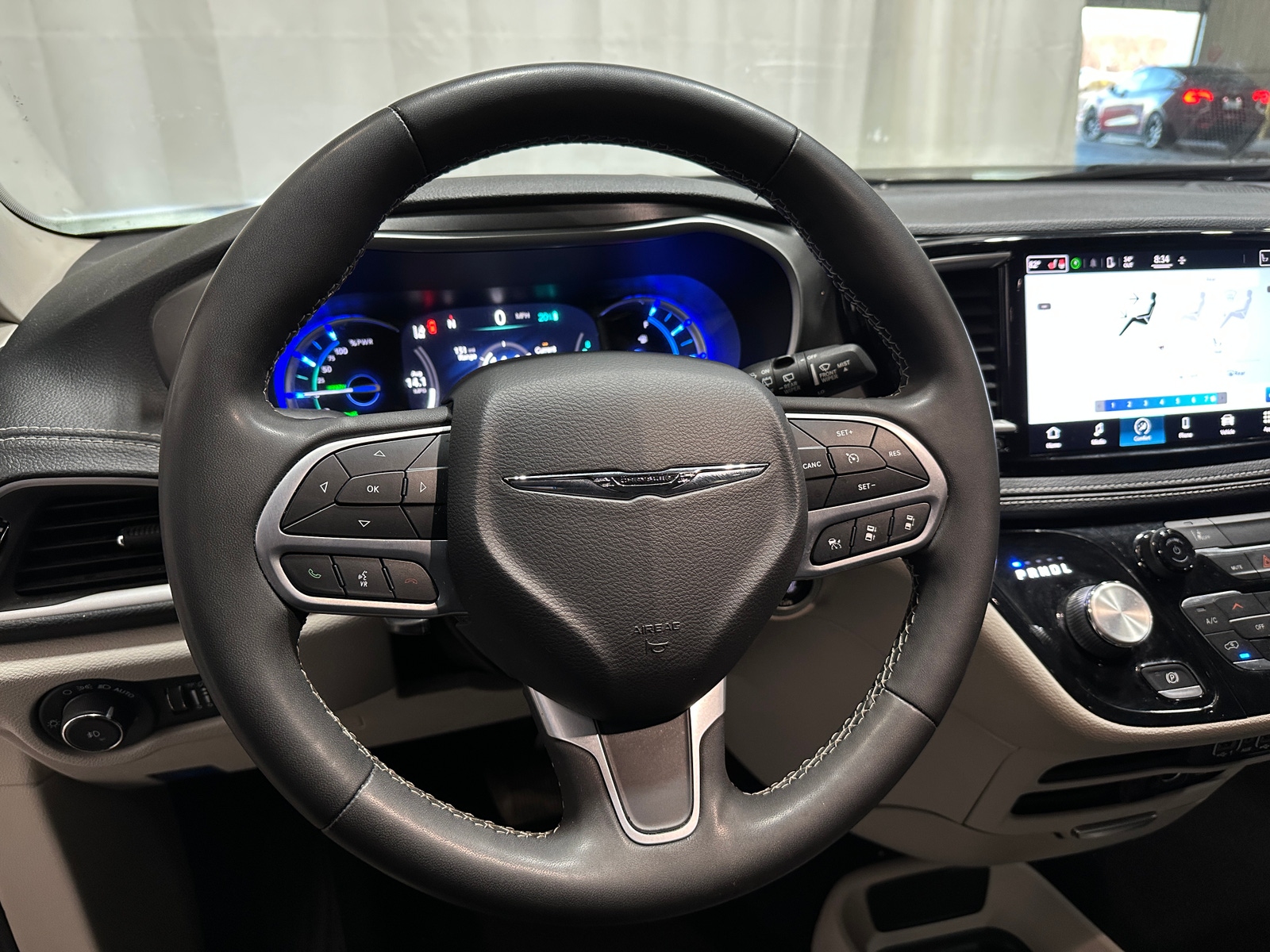 Thumbnail: 2022 Chrysler Pacifica - 5