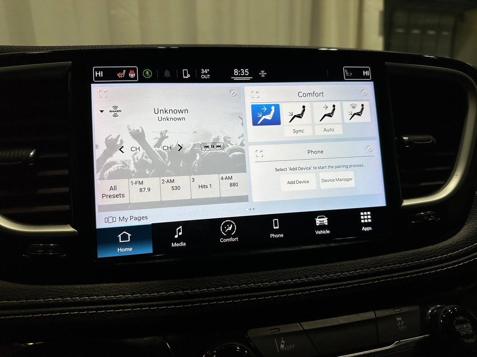 Thumbnail: 2022 Chrysler Pacifica - 4