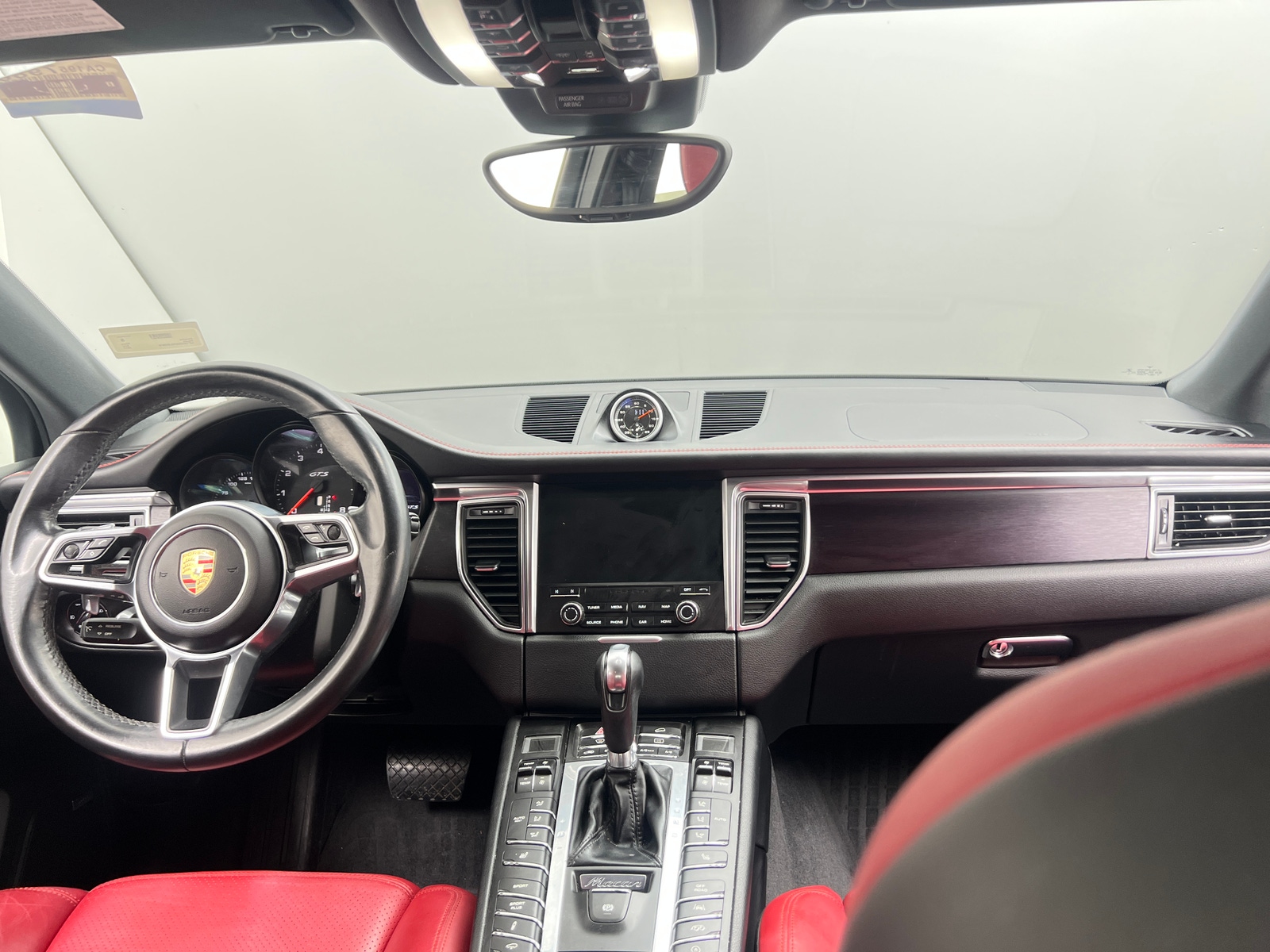 Thumbnail: 2017 Porsche Macan - 2