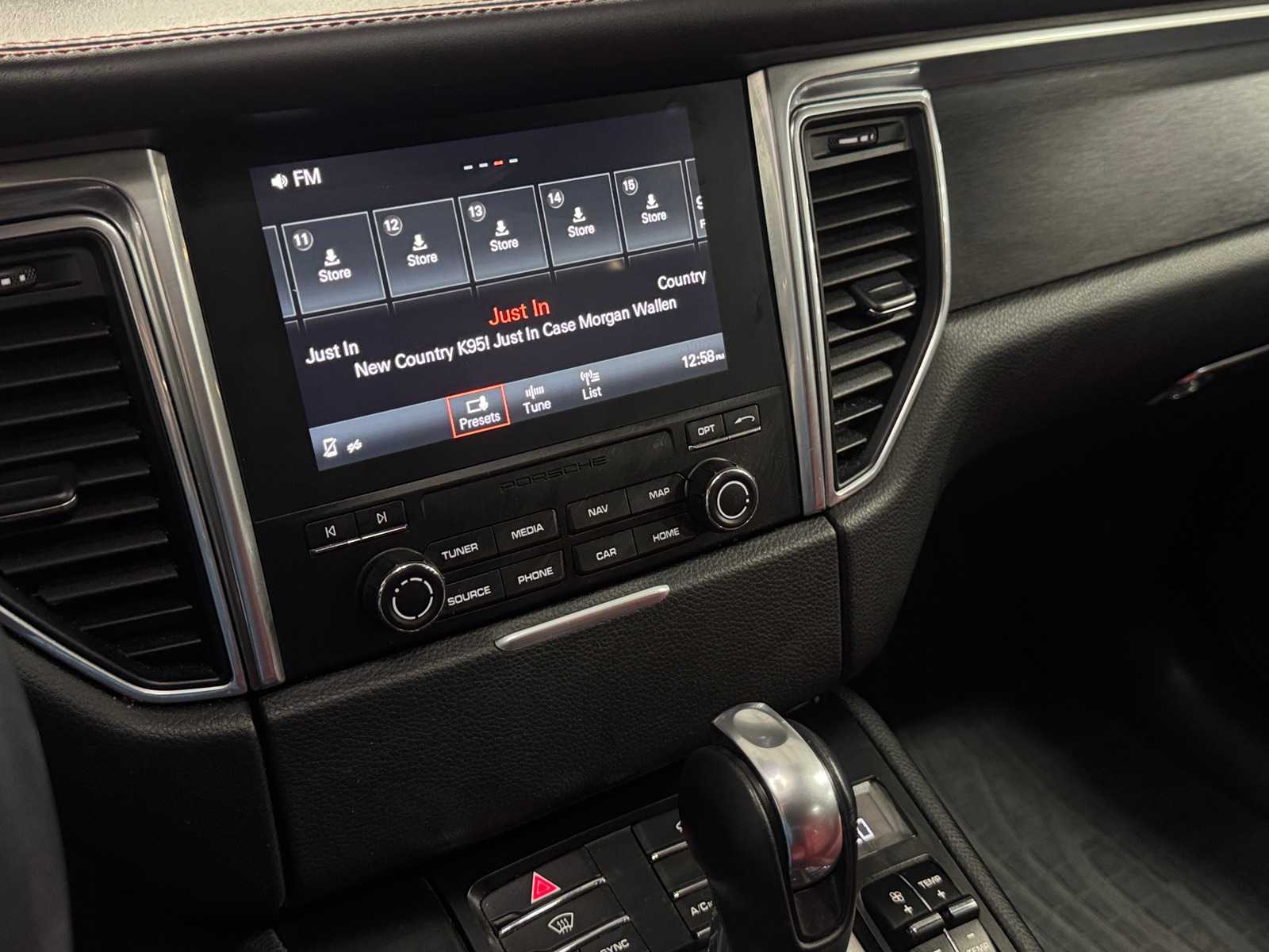 Thumbnail: 2017 Porsche Macan - 3