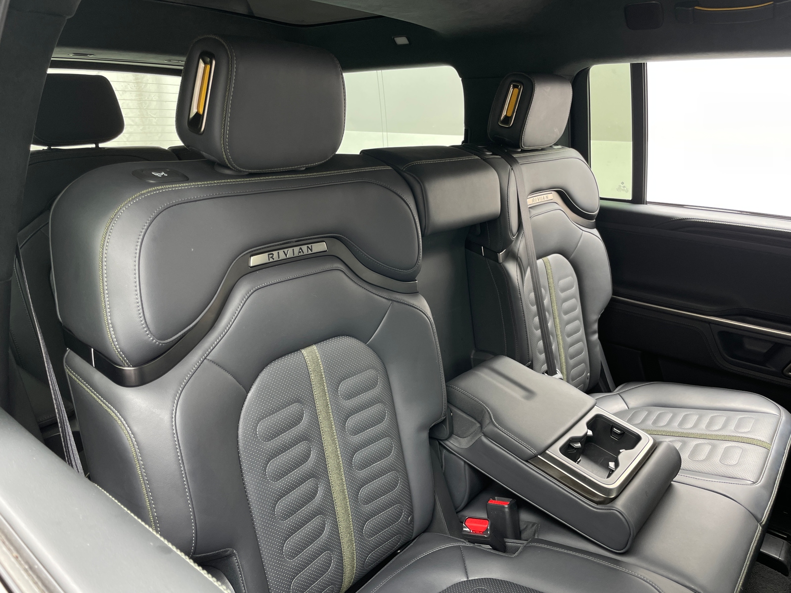 Thumbnail: 2024 Rivian R1S - 5