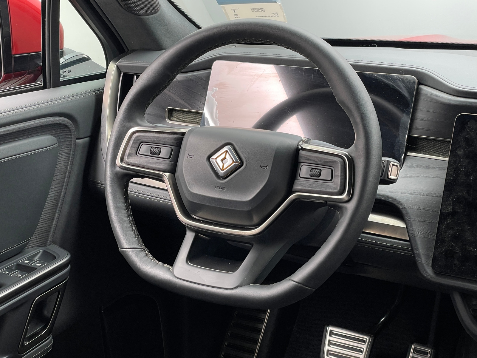 Thumbnail: 2024 Rivian R1S - 4