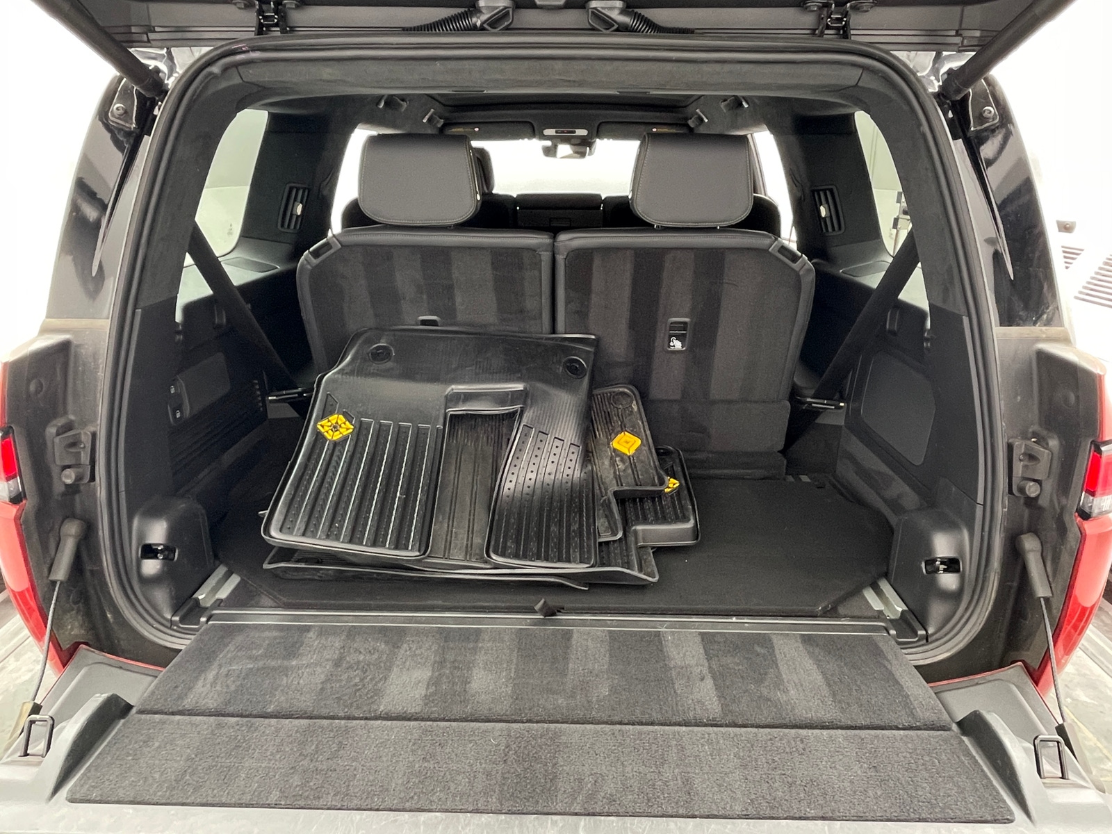 Thumbnail: 2024 Rivian R1S - 6