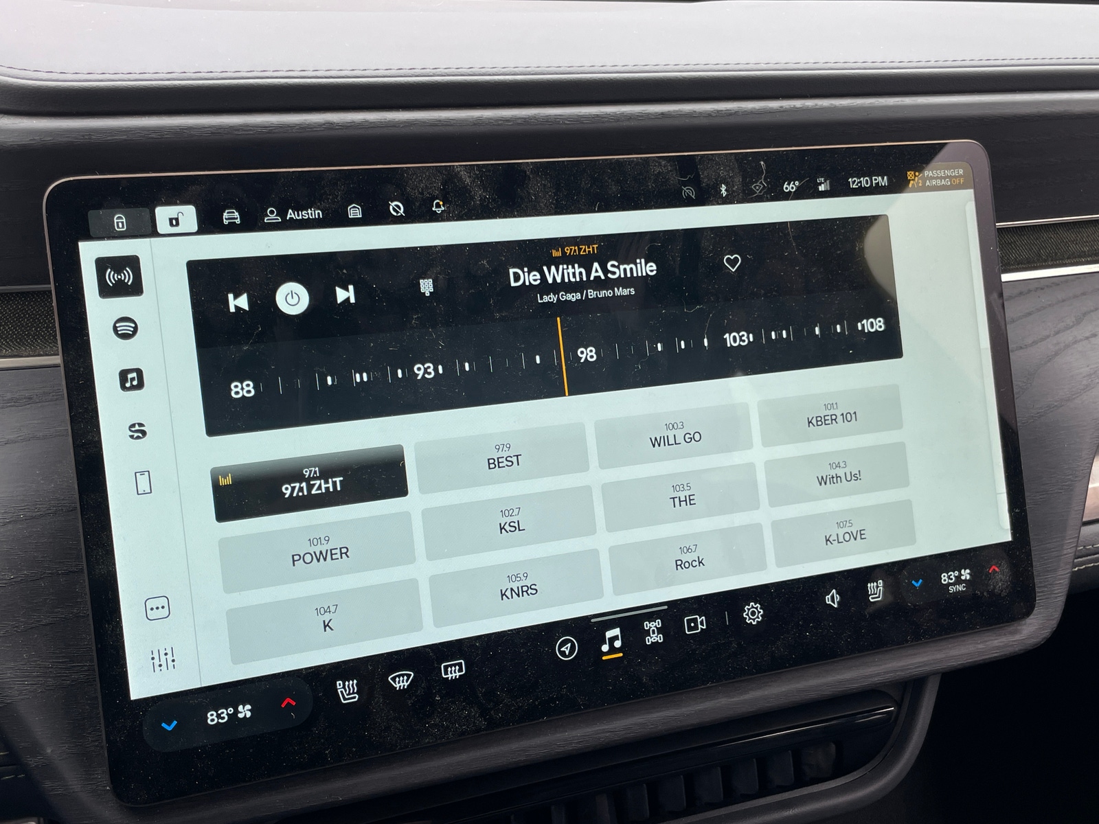 Thumbnail: 2024 Rivian R1S - 3