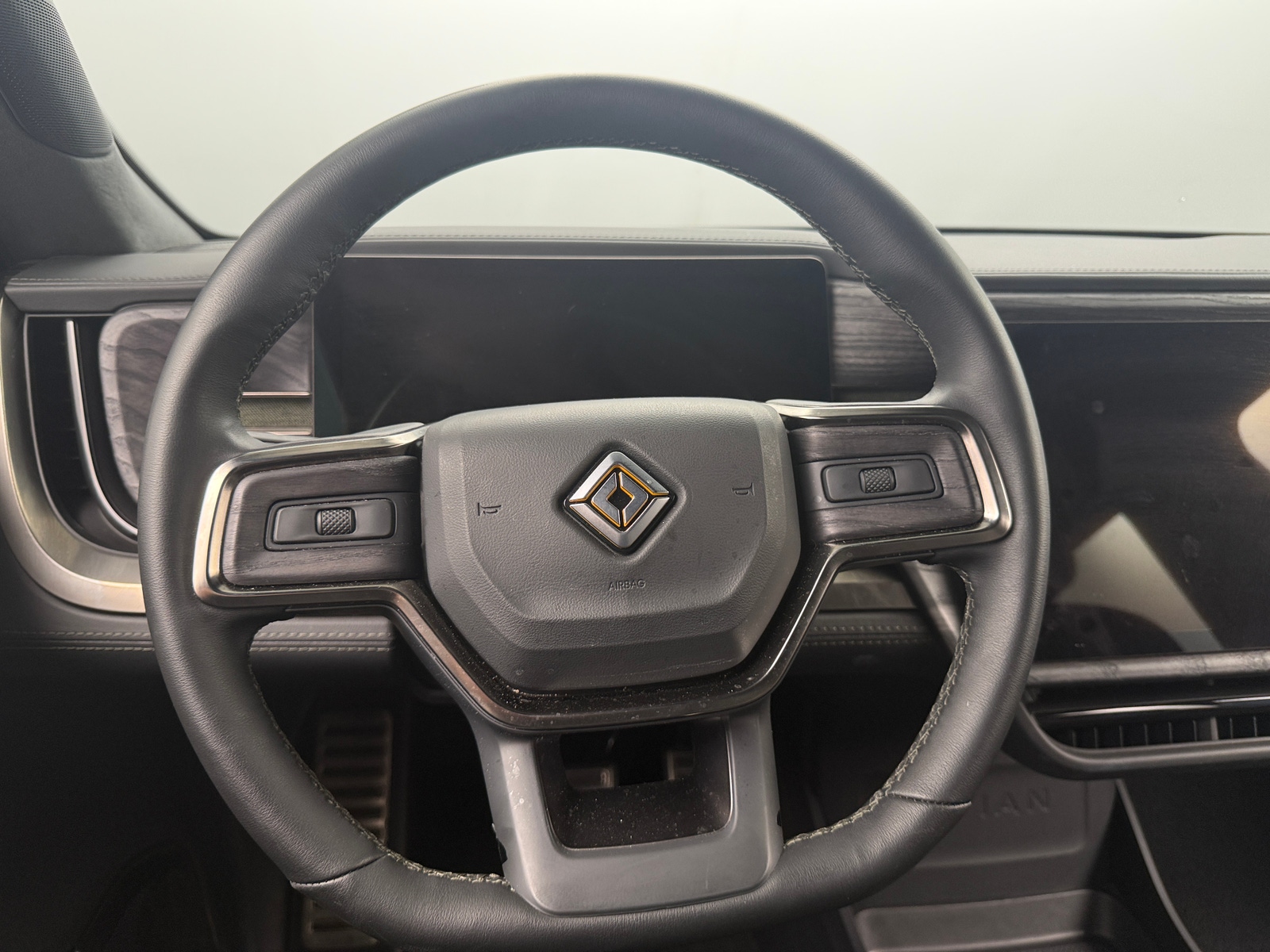 Thumbnail: 2022 Rivian R1T - 4