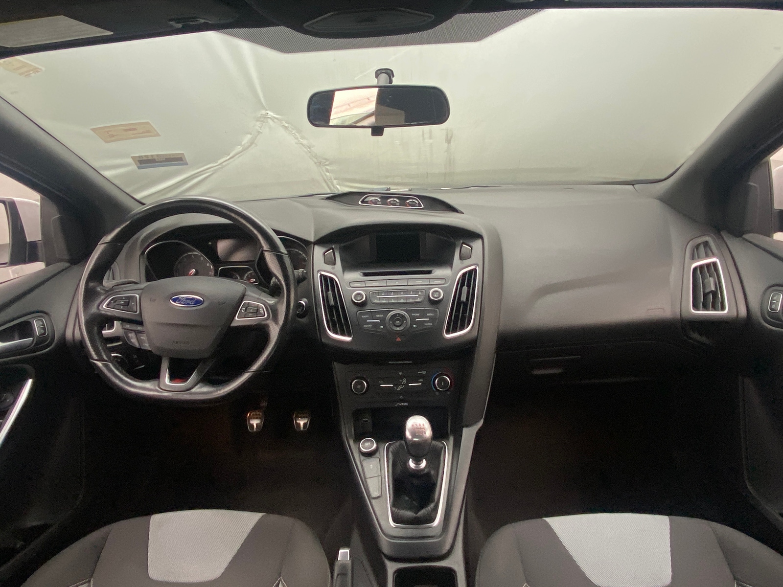 Thumbnail: 2015 Ford Focus - 3