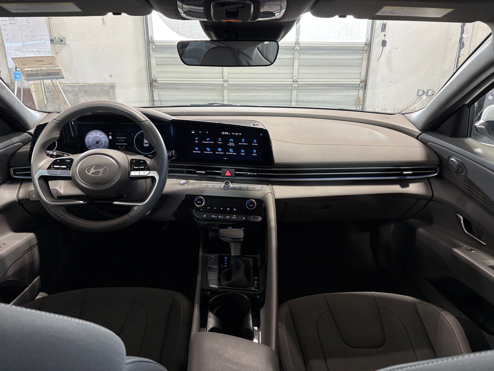 Thumbnail: 2025 Hyundai Elantra - 3