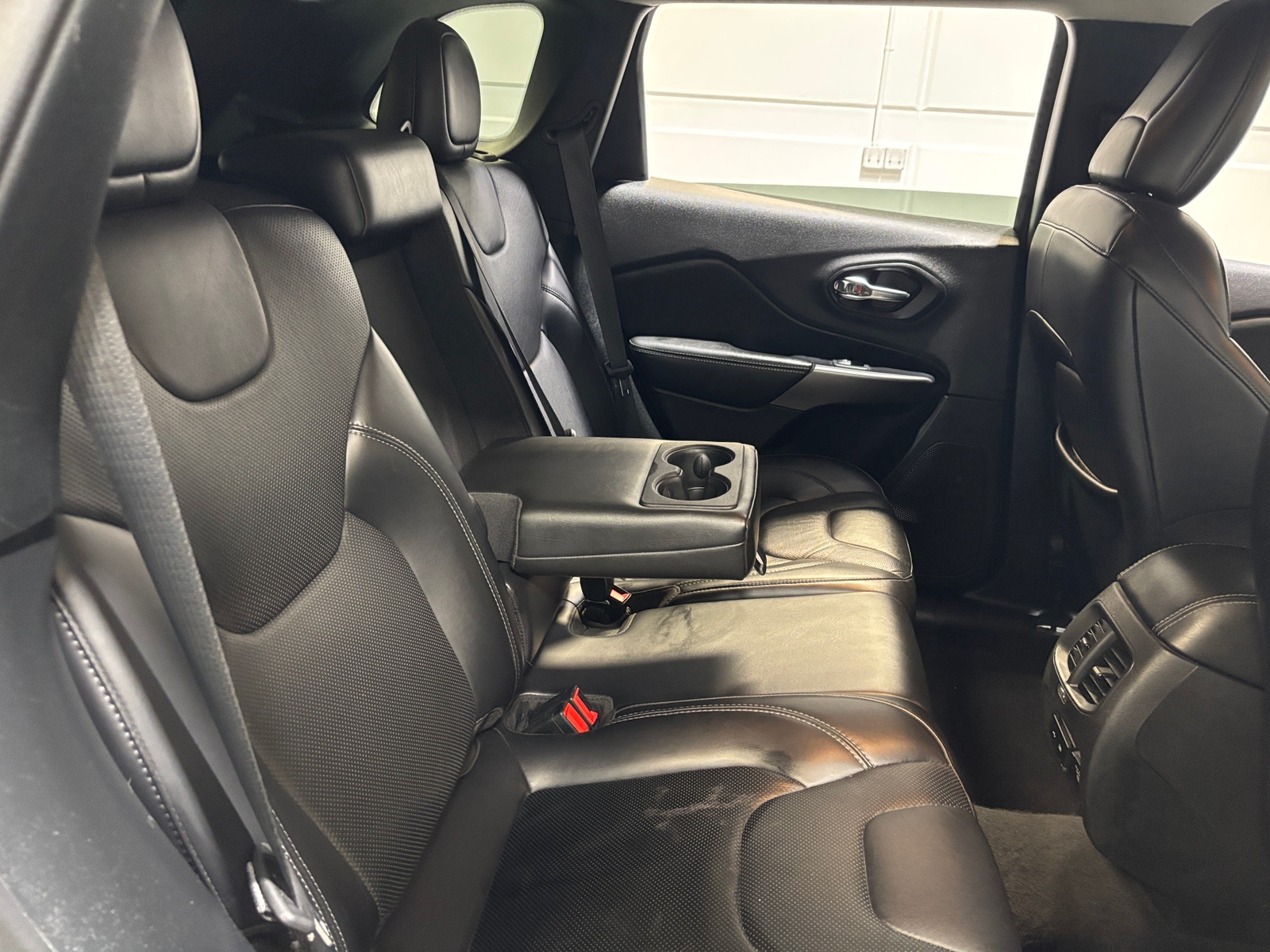 Thumbnail: 2020 Jeep Cherokee - 5